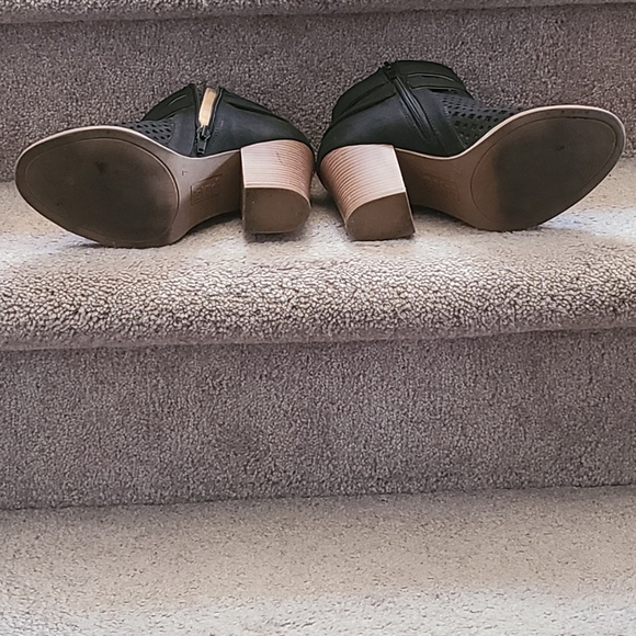 Ladies Heels - Picture 3 of 7